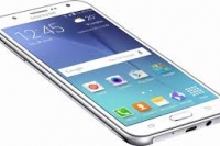  Samsung Galaxy J7: - 