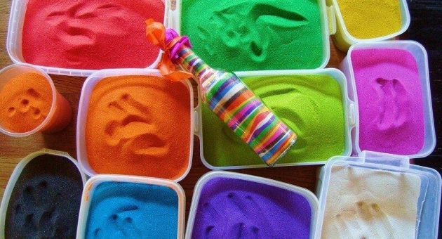Цветной декоративный песок для творчества: как и для чего его используют?