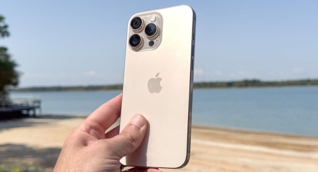  iPhone 16 Pro Max  2025:    ?