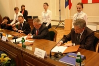     2013-2014          ᒺ  